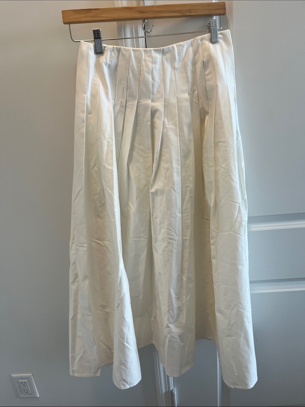 Zara White Pleated Skirt